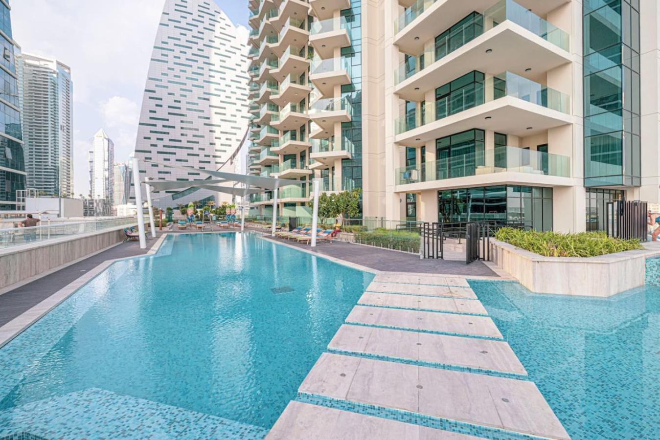 Incredible Views - Infinity Pool - New - 2br 6 Pax * Dubai